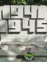 Работникам карандашной фабрики им. Сакко и Ванцетти, Россия, Москва, 1-я Бородинская улица, 2