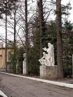 Памятник ополченцам-калибровцам участникам обороны Москвы 1941г. на заводе "Калибр", Россия, Москва, улица Годовикова, 9с1